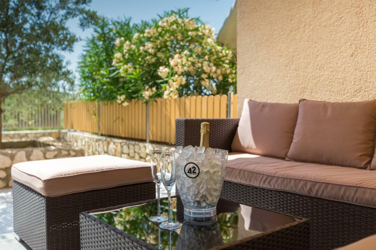 Apartment Robert Novalja Εξωτερικό φωτογραφία