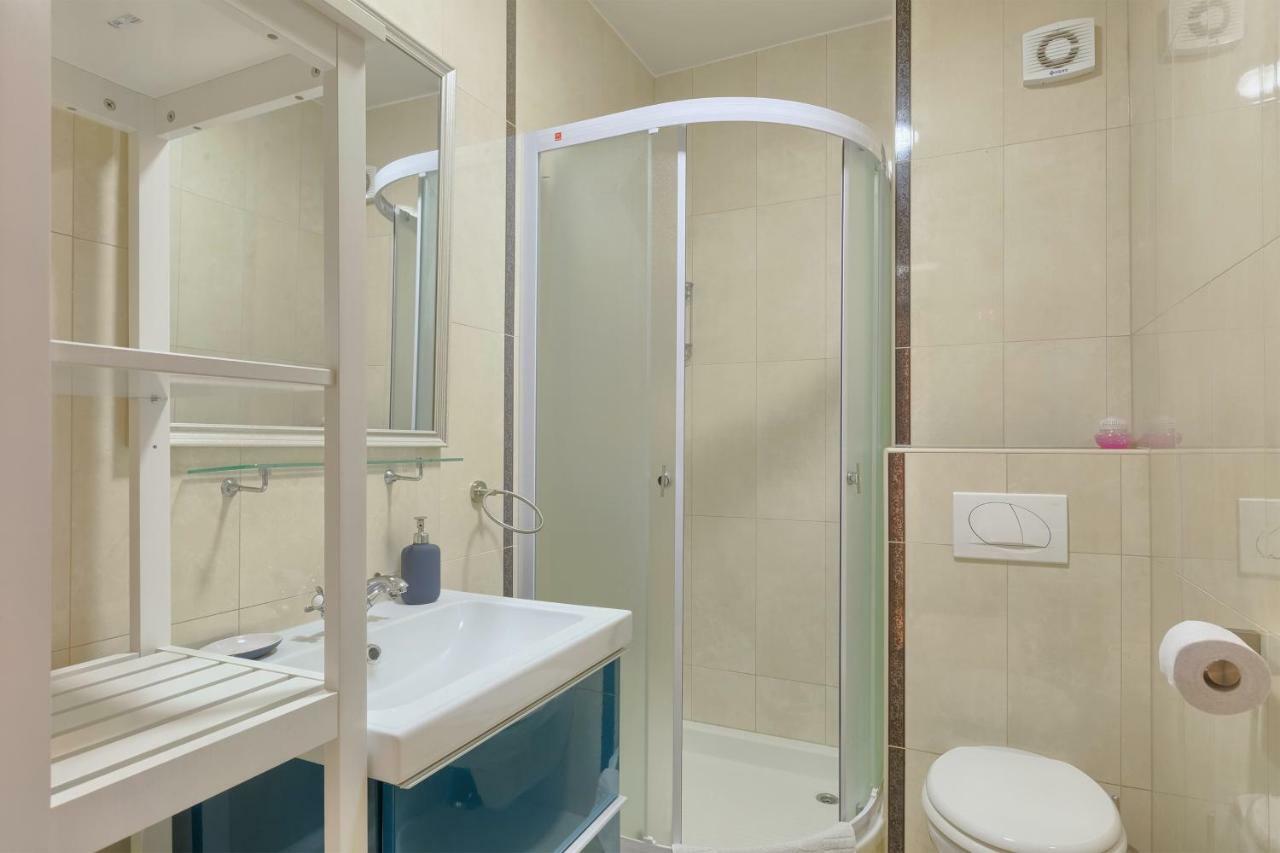 Apartment Robert Novalja Εξωτερικό φωτογραφία